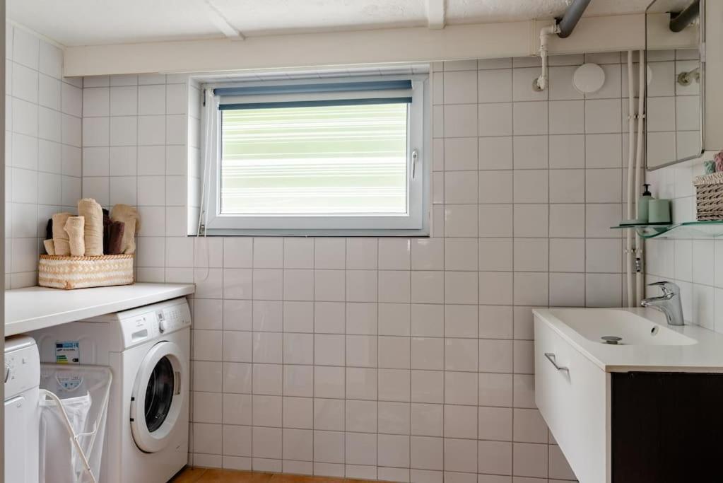 Kattarp Cellar Free Parking & Private Entrance Apartment *